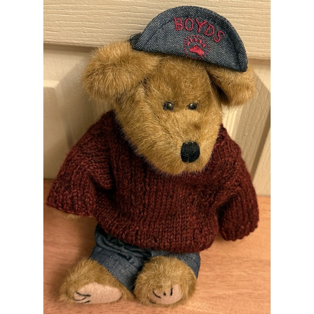 Retired Boyd's Bear Plush. "Leo Bruinski" With Hat Sweater And Jeans‎ 12" Bear